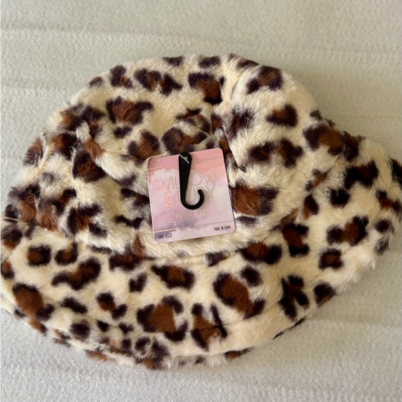 Willow & Ivy Faux Fur Leopard Print Bucket Hat - Cream/Brown, NWT - Picture 4 of 5